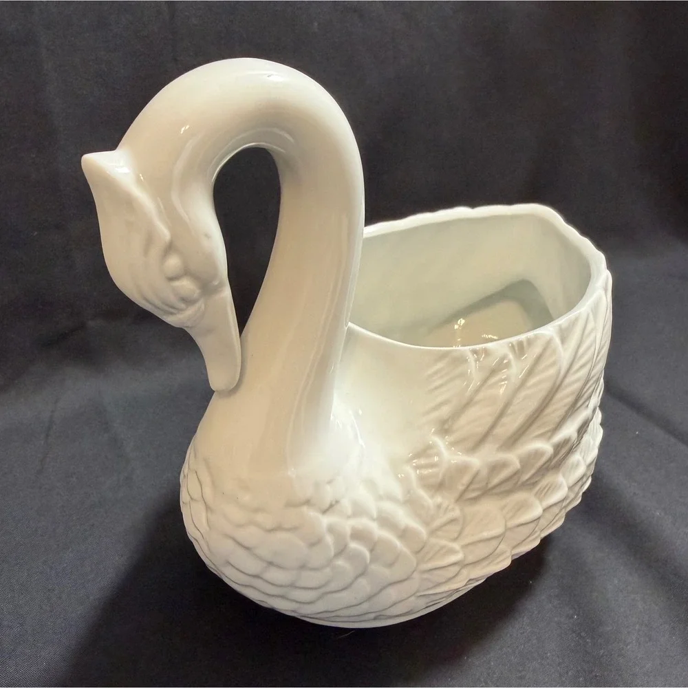Vintage‎ White Ceramic Swan Planter Glossy Grandmillennial Cottagecore MCM